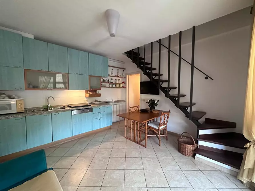 Immagine 7 di Appartamento in vendita  a Montignoso