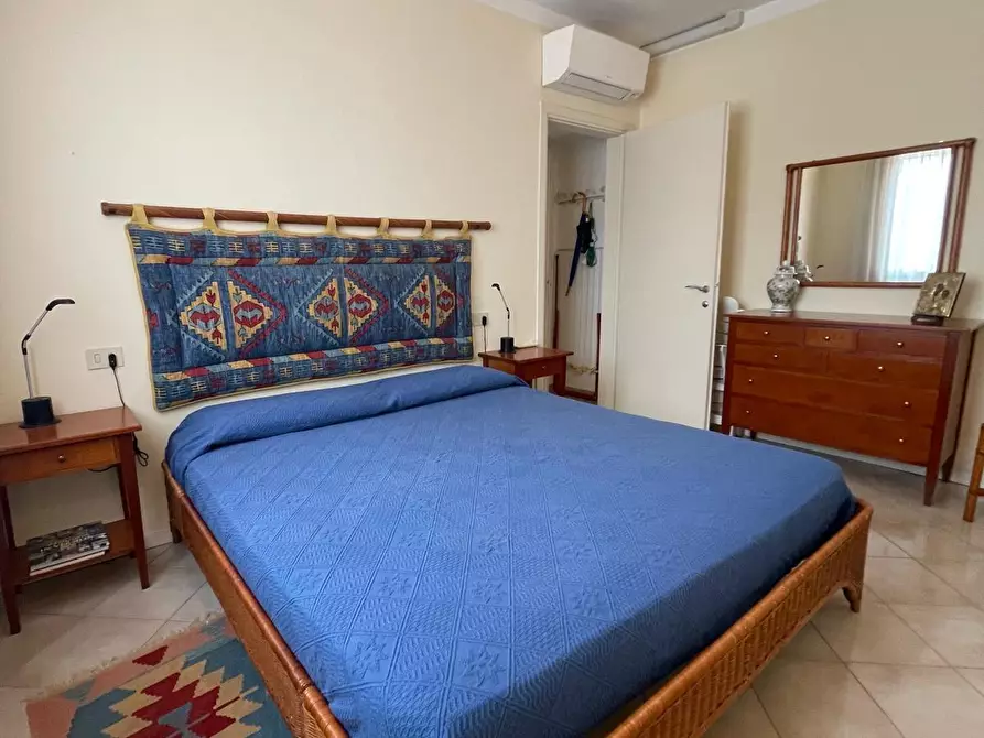 Immagine 11 di Appartamento in vendita  a Montignoso