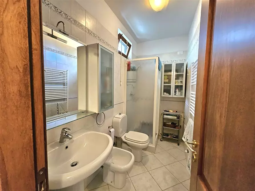 Immagine 7 di Villetta a schiera in vendita  a Massa