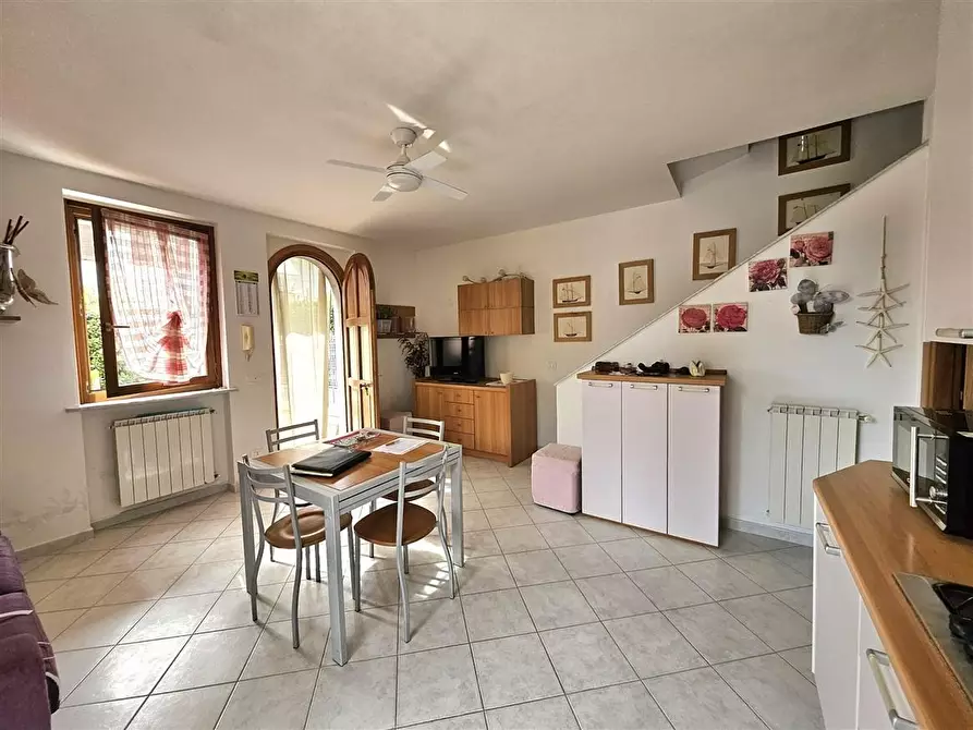 Immagine 3 di Villetta a schiera in vendita  a Massa