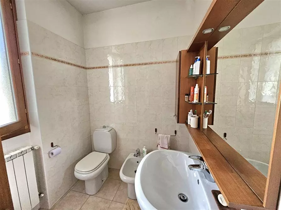 Immagine 15 di Villetta a schiera in vendita  a Massa