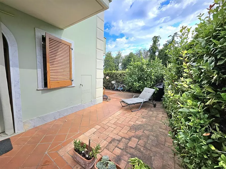 Immagine 2 di Villetta a schiera in vendita  a Massa