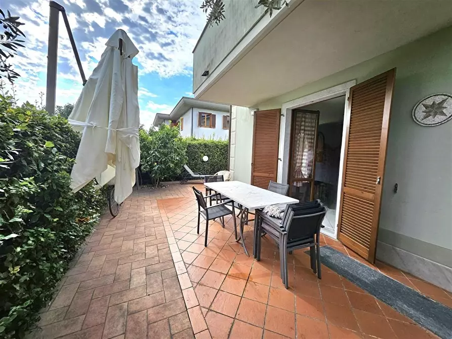 Immagine 1 di Villetta a schiera in vendita  a Massa