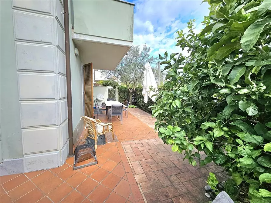 Immagine 30 di Villetta a schiera in vendita  a Massa