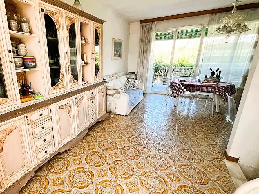 Immagine 5 di Appartamento in vendita  a Montignoso