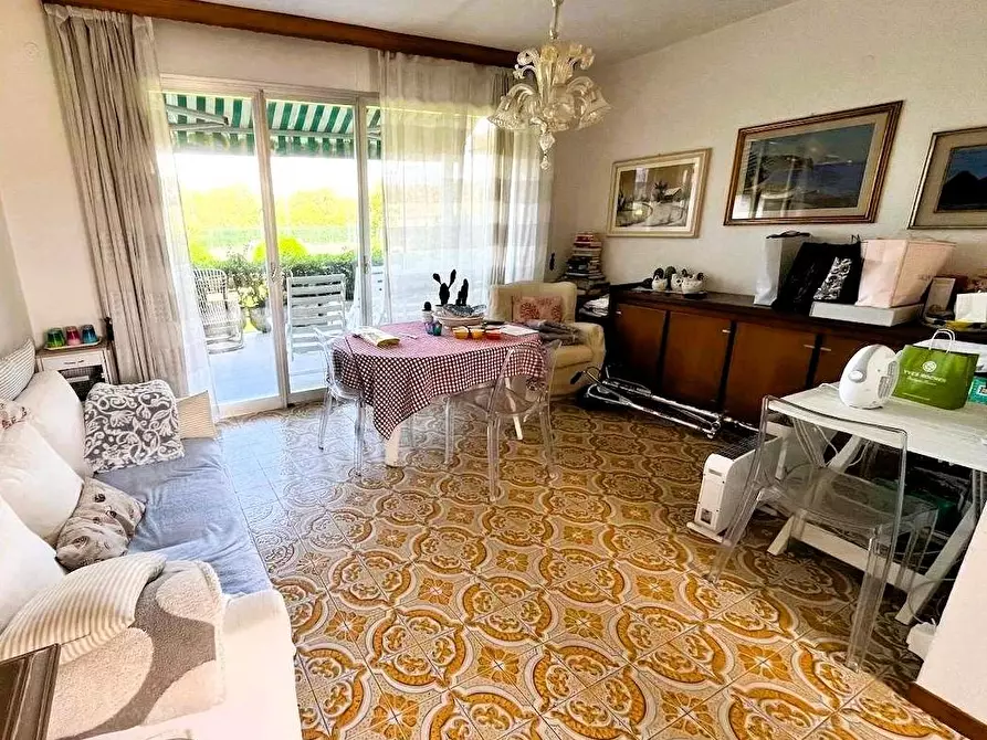 Immagine 6 di Appartamento in vendita  a Montignoso