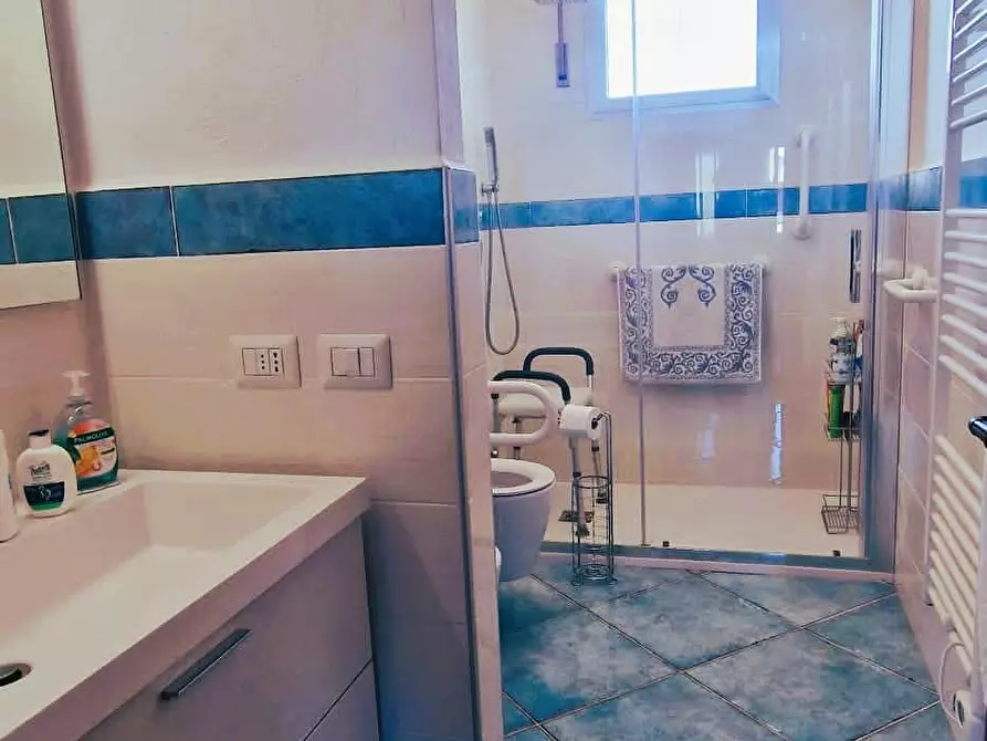 Immagine 10 di Appartamento in vendita  a Montignoso