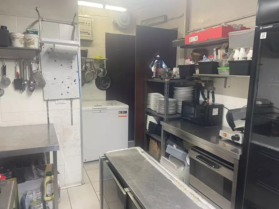 Immagine 11 di Attività commerciale in vendita  a Rivoli