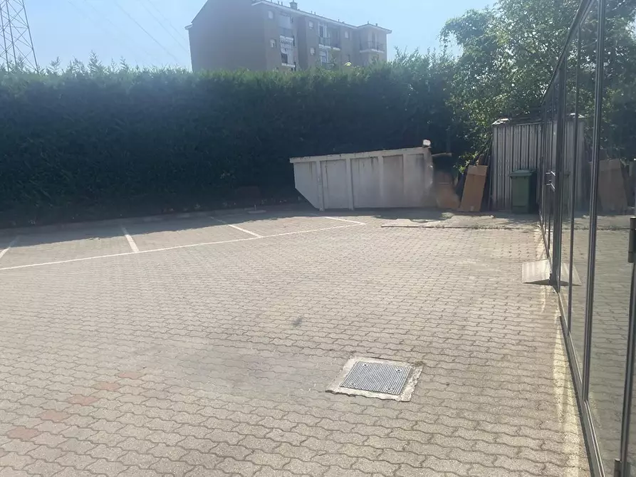 Immagine 6 di Attività commerciale in vendita  a Rivoli