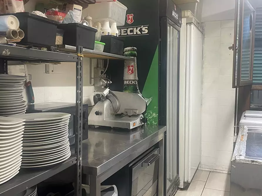 Immagine 8 di Attività commerciale in vendita  a Rivoli