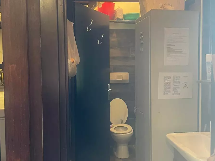 Immagine 16 di Attività commerciale in vendita  a Rivoli