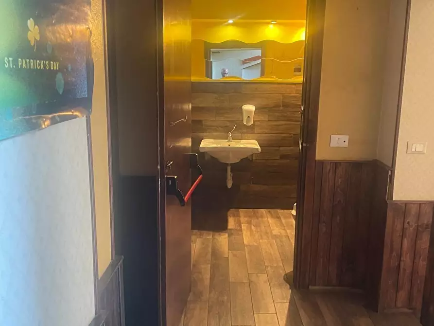 Immagine 35 di Attività commerciale in vendita  a Rivoli