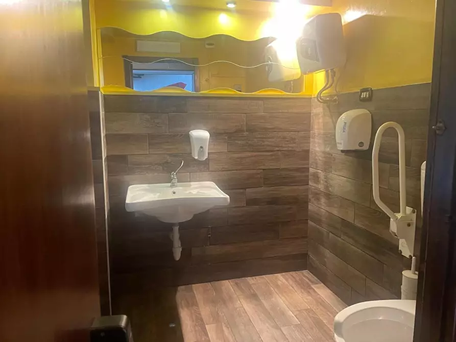 Immagine 33 di Attività commerciale in vendita  a Rivoli