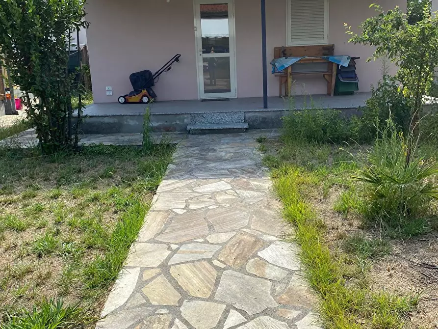 Immagine 2 di Bungalow in vendita  a Massa