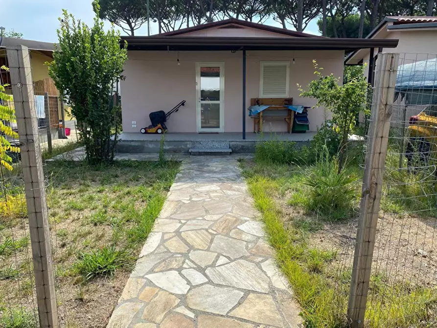 Immagine 3 di Bungalow in vendita  a Massa