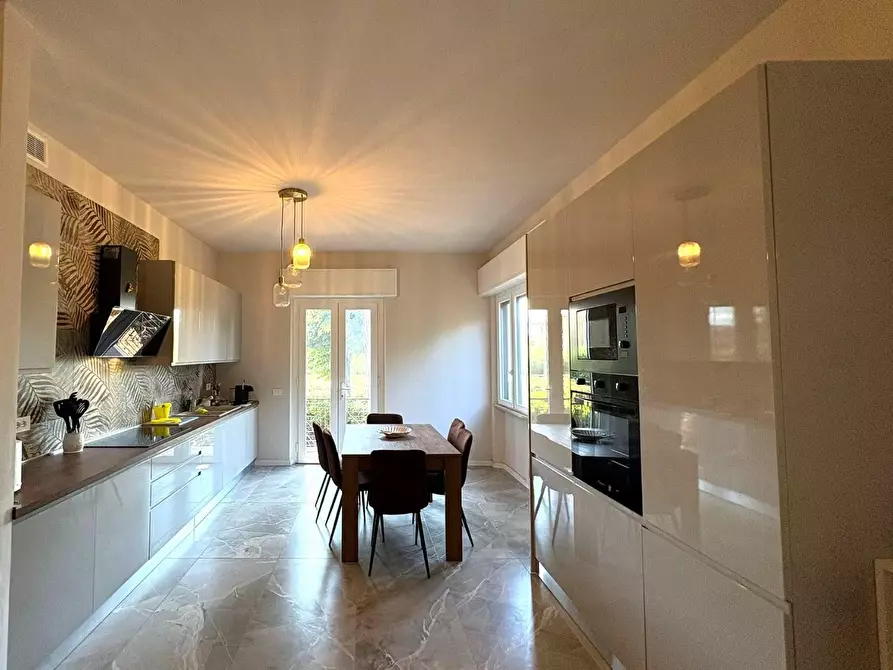 Immagine 1 di Appartamento in vendita  a Massa