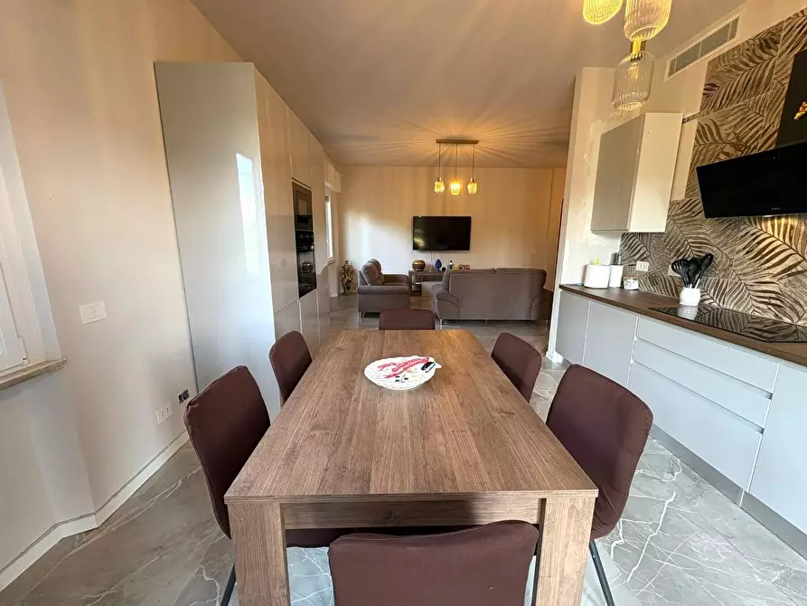 Immagine 3 di Appartamento in vendita  a Massa