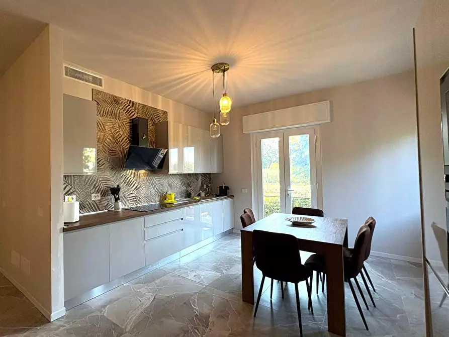 Immagine 13 di Appartamento in vendita  a Massa