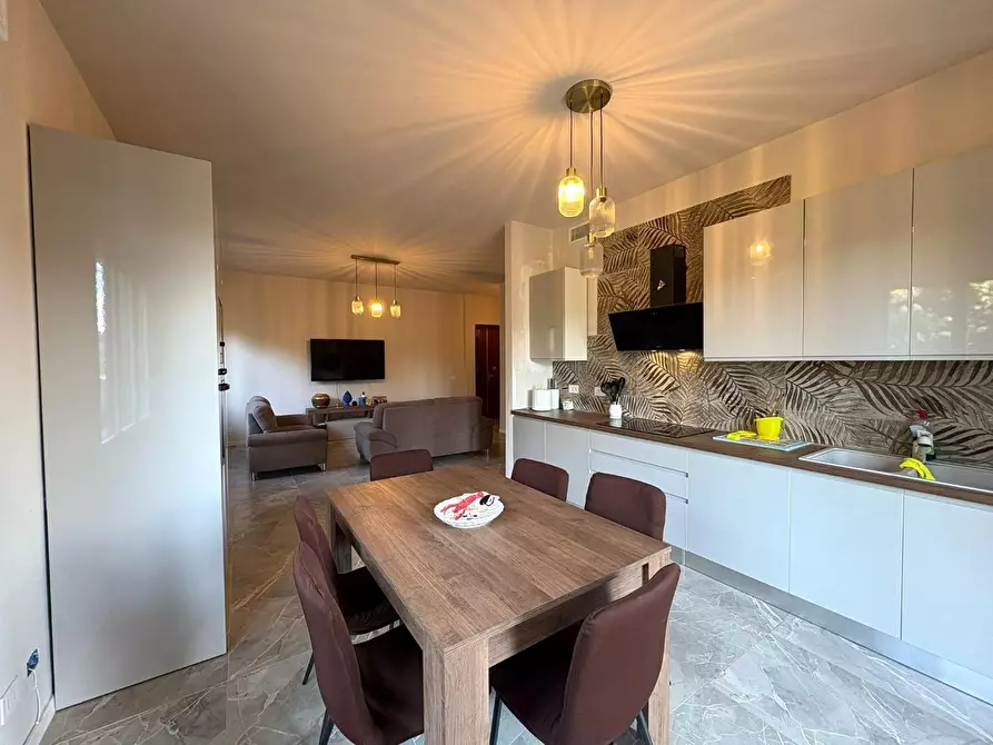 Immagine 2 di Appartamento in vendita  a Massa