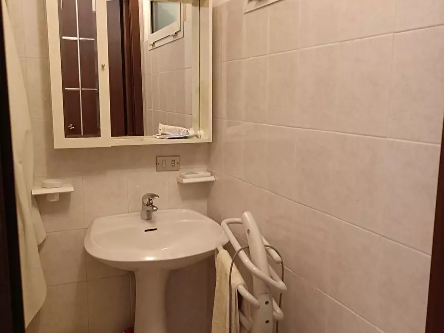 Immagine 21 di Appartamento in vendita  a Viareggio