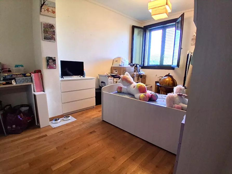 Immagine 13 di Appartamento in vendita  a Lucca