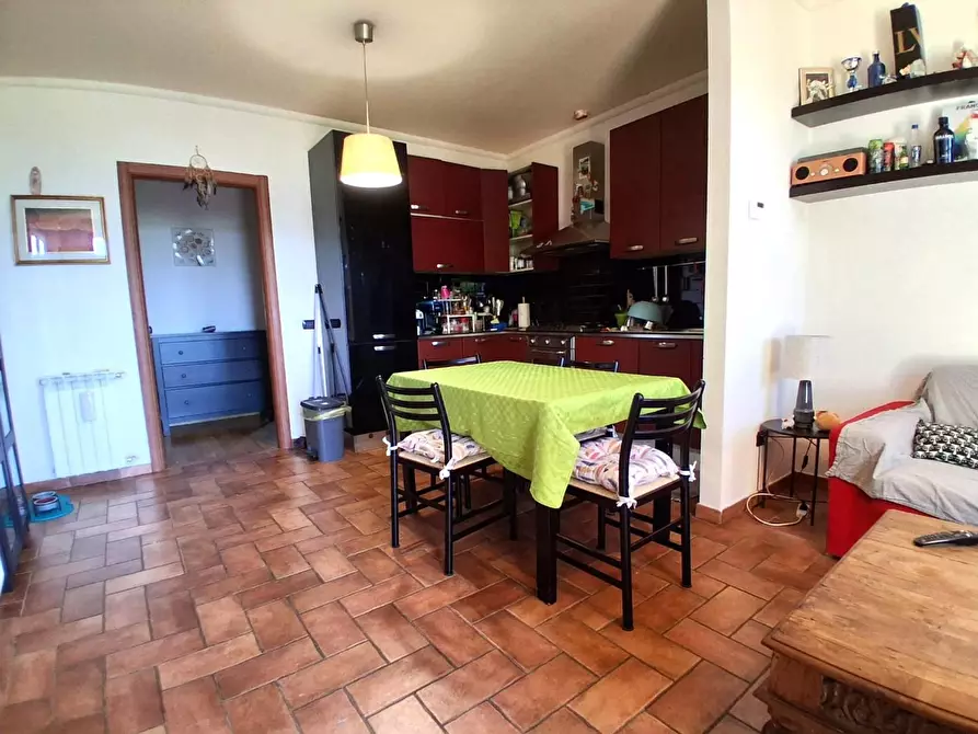 Immagine 5 di Appartamento in vendita  a Lucca