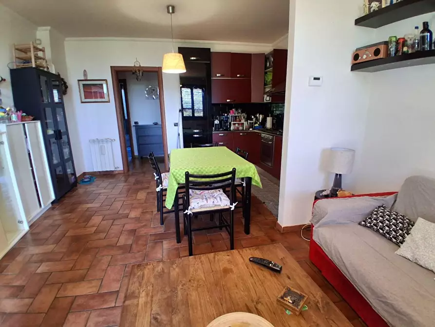 Immagine 4 di Appartamento in vendita  a Lucca