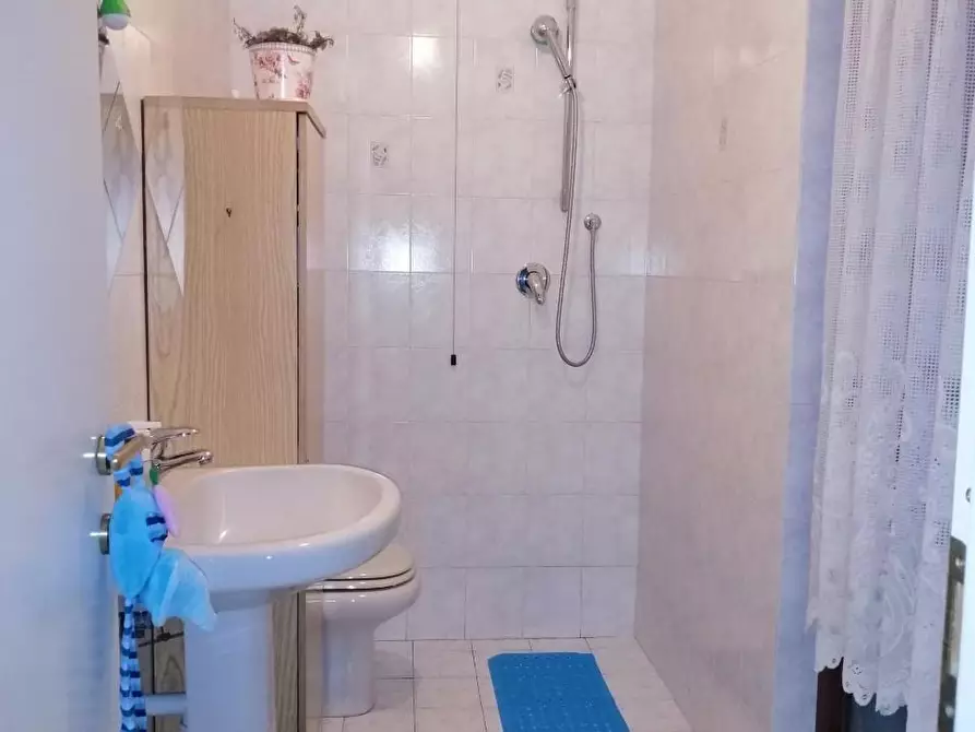 Immagine 8 di Villetta a schiera in vendita  a Massa