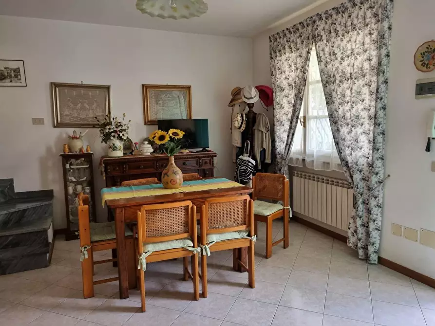 Immagine 5 di Appartamento in vendita  a Massa