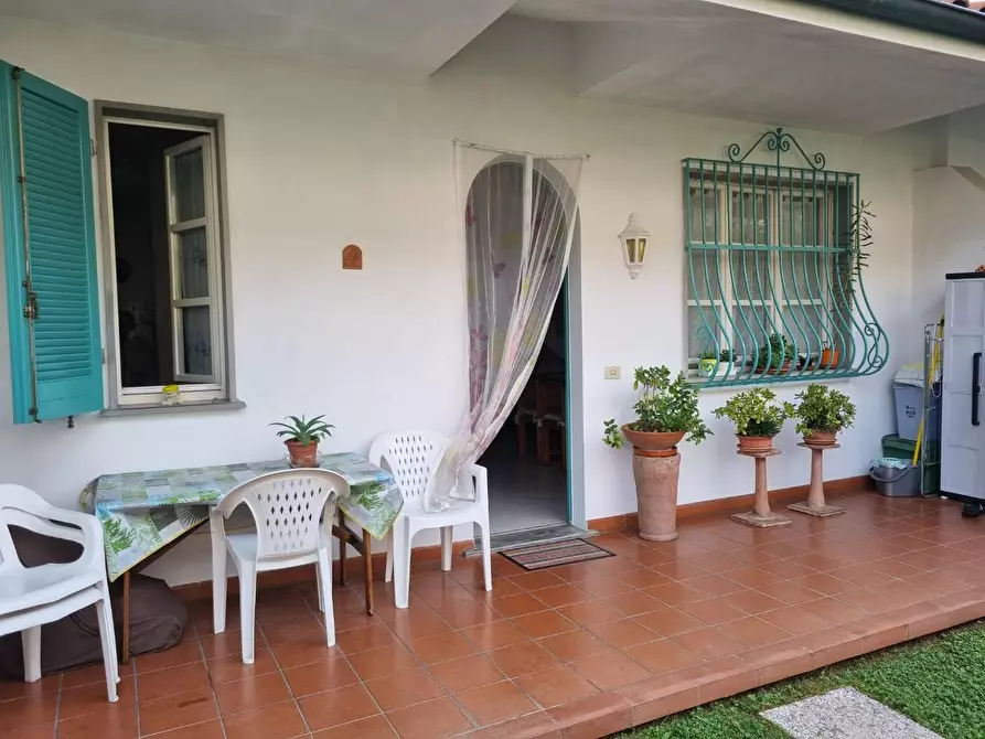 Immagine 1 di Appartamento in vendita  a Massa