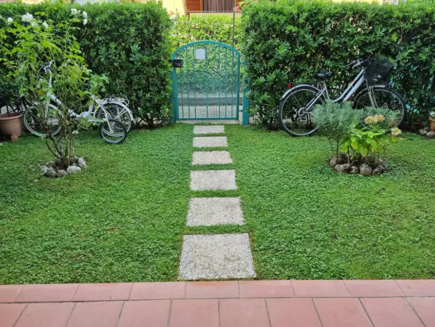 Immagine 2 di Appartamento in vendita  a Massa