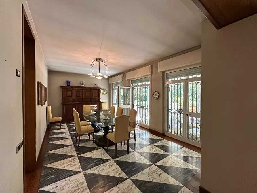 Immagine 105 di Villa in vendita  a Massa