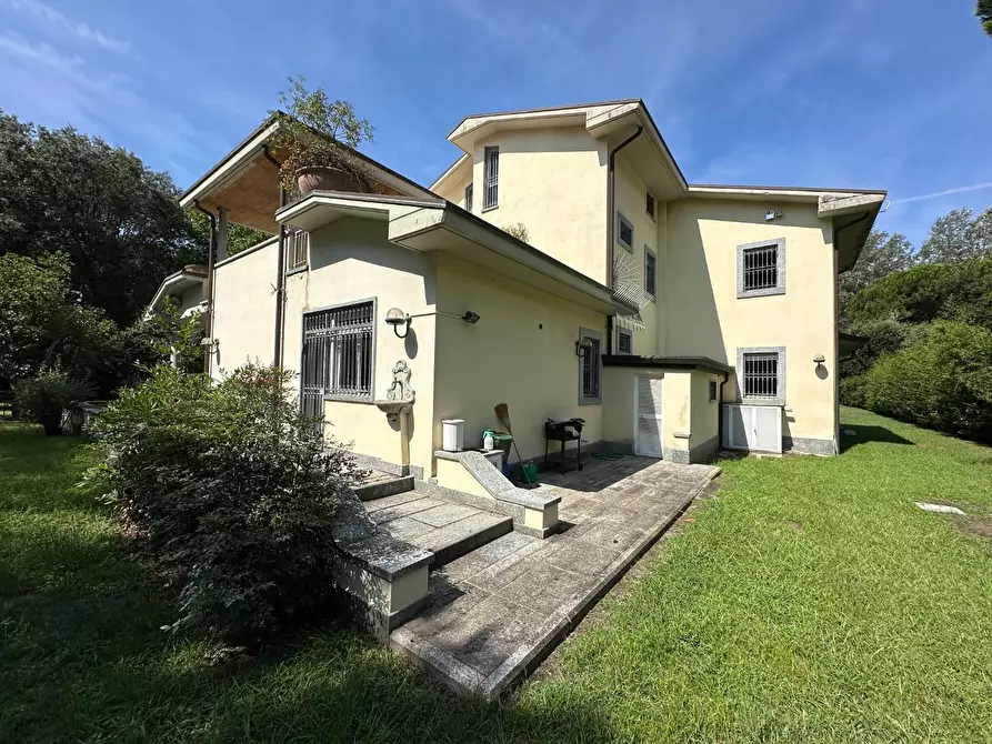 Immagine 106 di Villa in vendita  a Massa