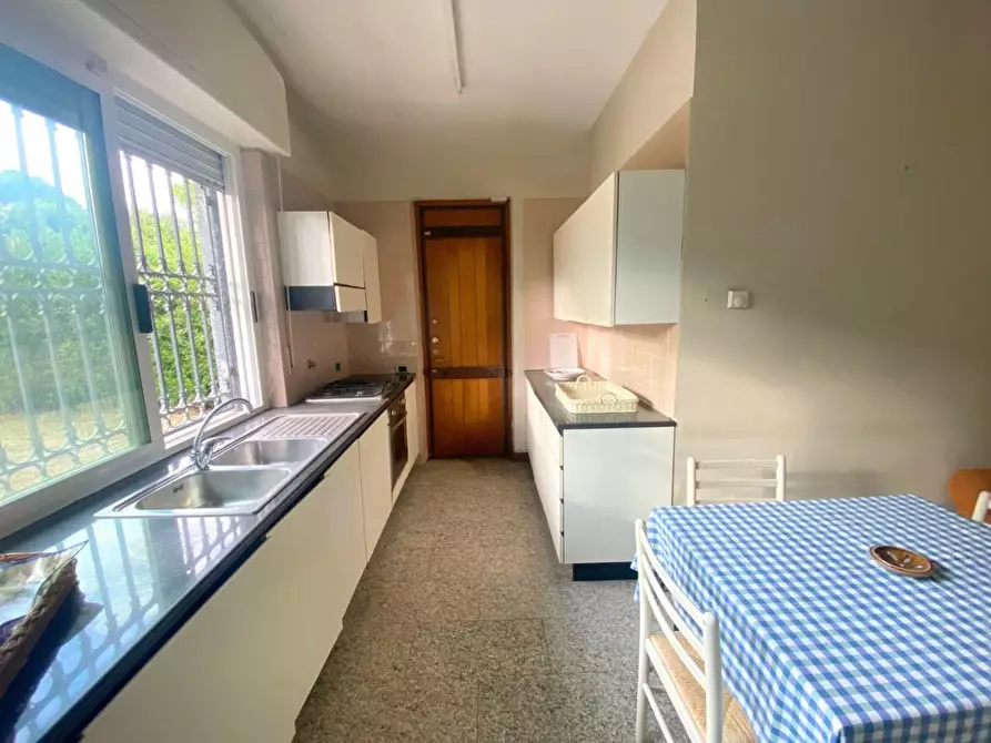 Immagine 25 di Villa in vendita  a Massa