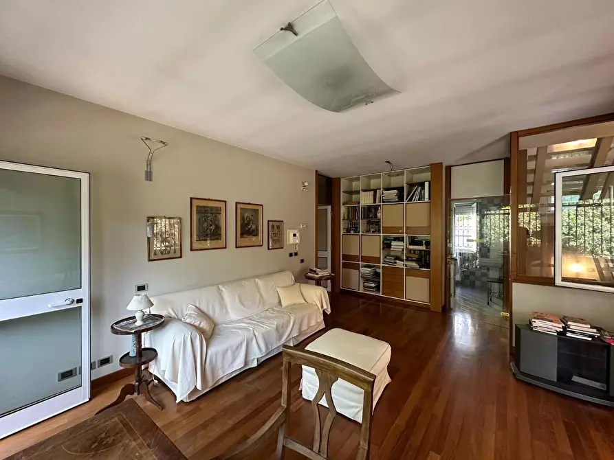 Immagine 82 di Villa in vendita  a Massa