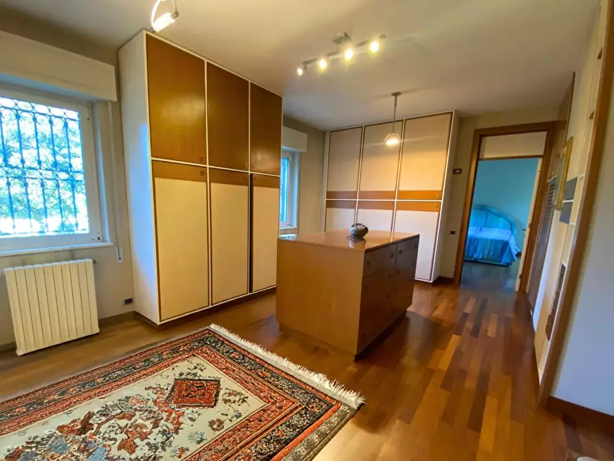 Immagine 16 di Villa in vendita  a Massa