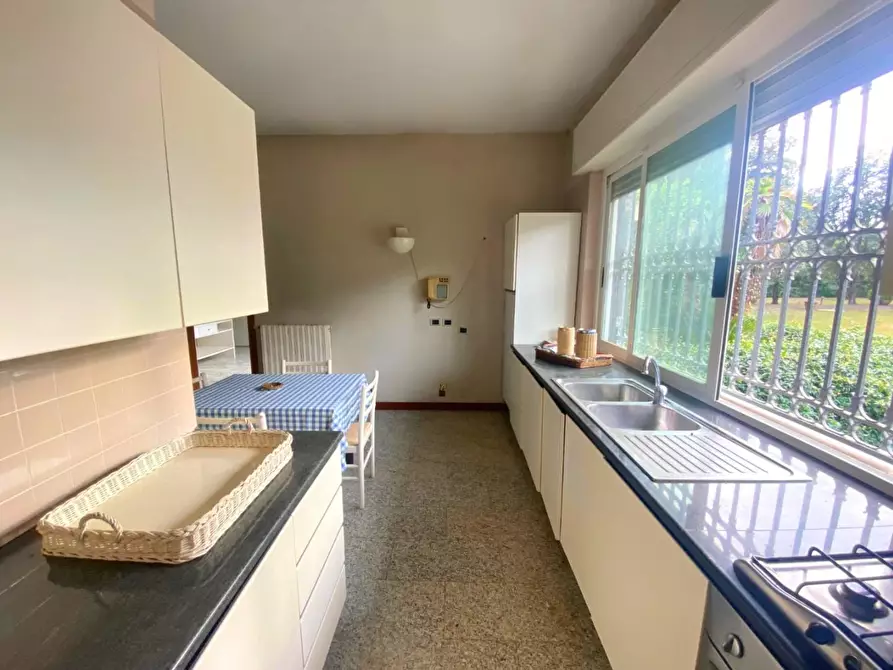 Immagine 26 di Villa in vendita  a Massa