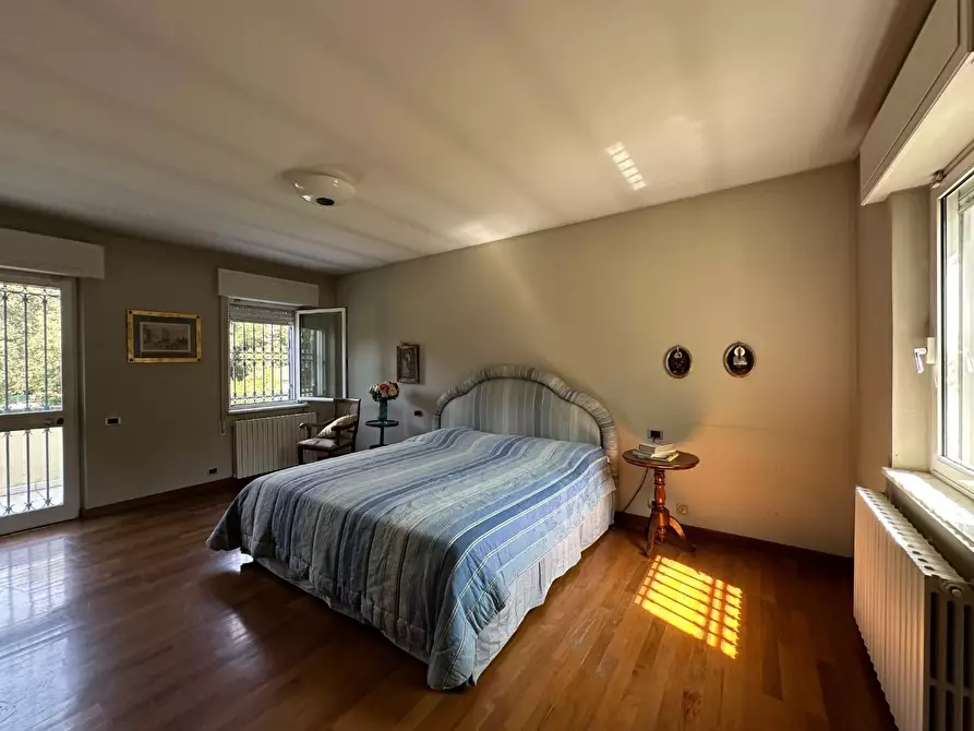 Immagine 72 di Villa in vendita  a Massa