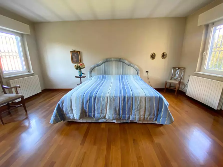 Immagine 17 di Villa in vendita  a Massa