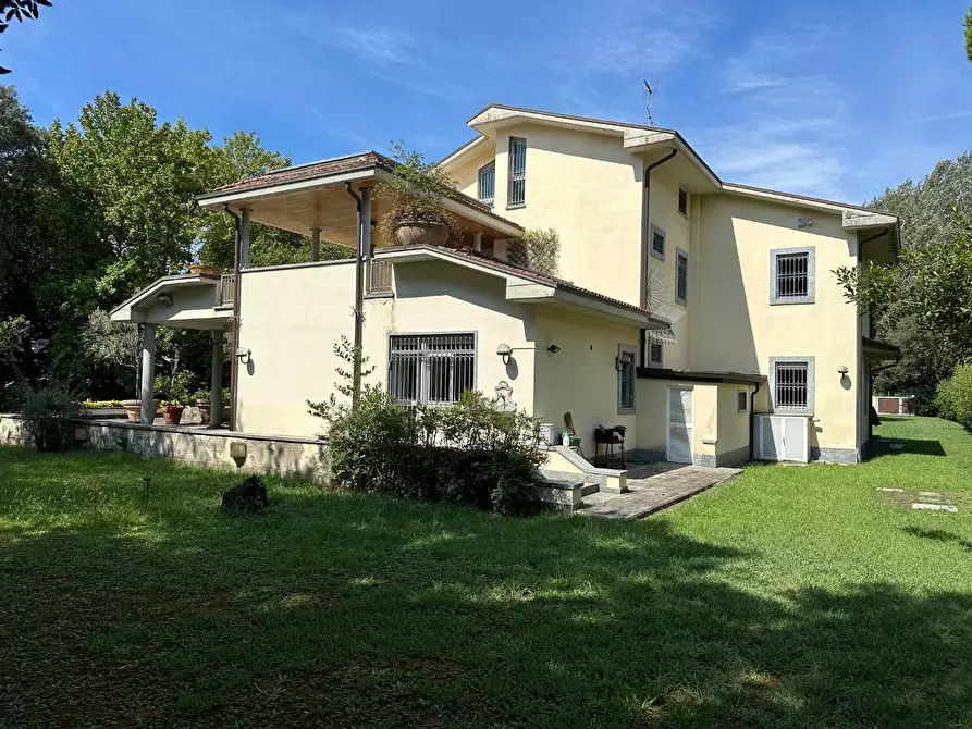 Immagine 108 di Villa in vendita  a Massa