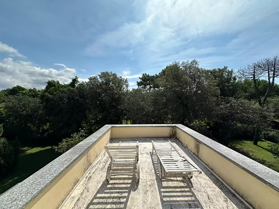 Immagine 67 di Villa in vendita  a Massa