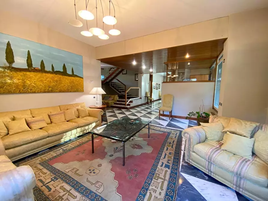 Immagine 9 di Villa in vendita  a Massa