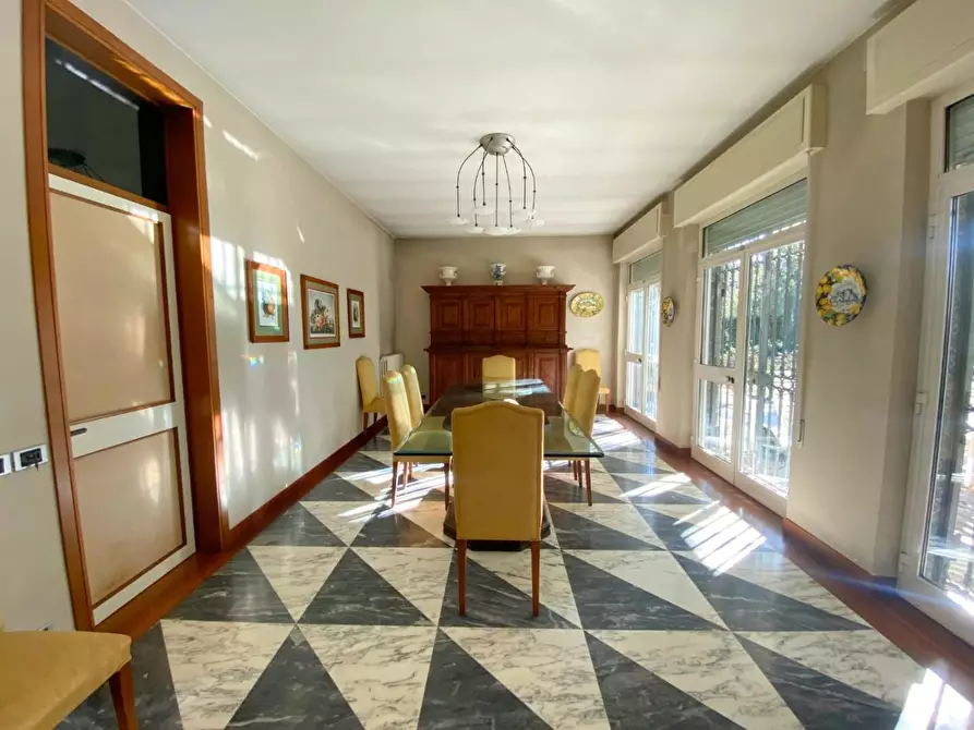 Immagine 11 di Villa in vendita  a Massa