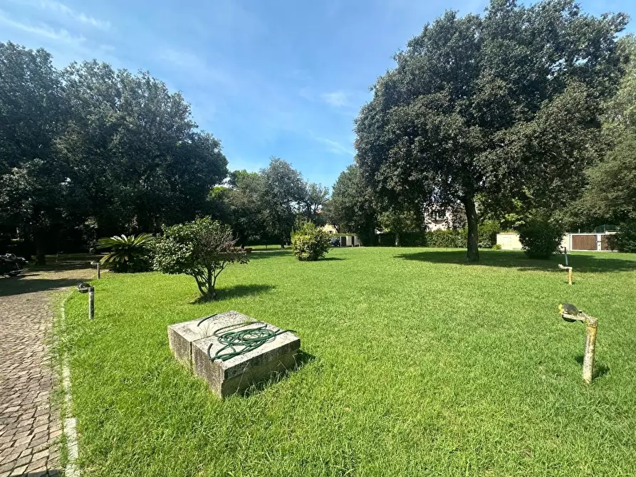 Immagine 51 di Villa in vendita  a Massa