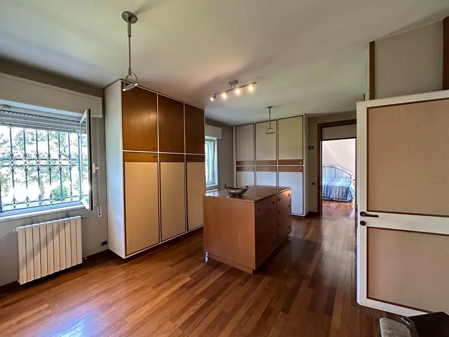 Immagine 76 di Villa in vendita  a Massa