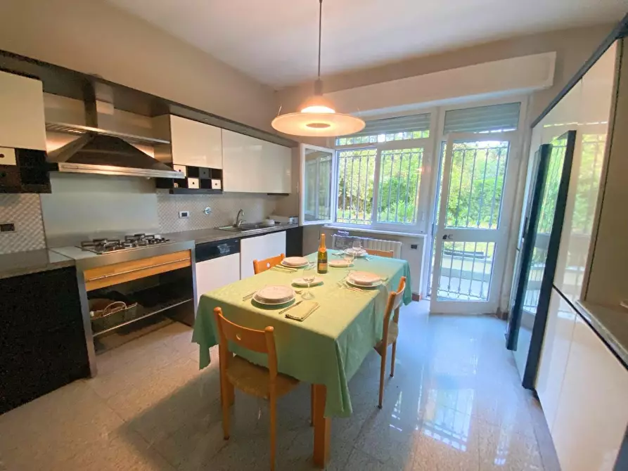 Immagine 31 di Villa in vendita  a Massa