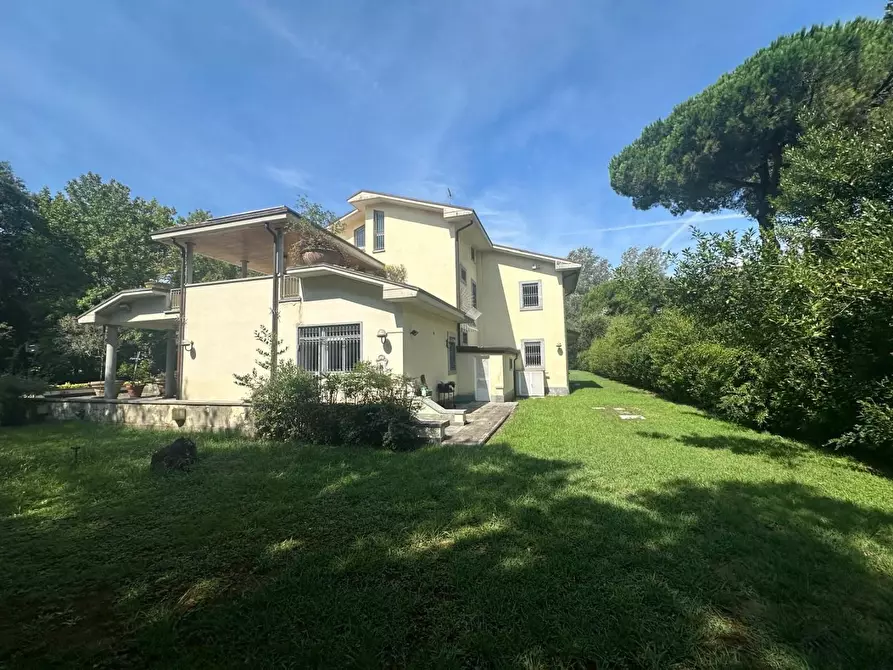 Immagine 42 di Villa in vendita  a Massa