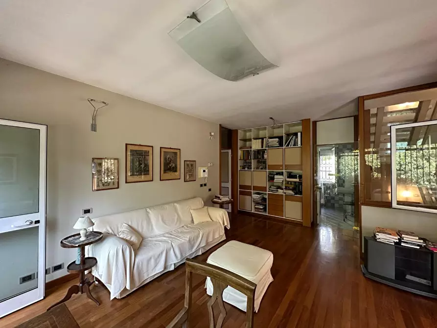 Immagine 83 di Villa in vendita  a Massa