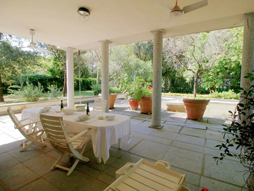 Immagine 37 di Villa in vendita  a Massa