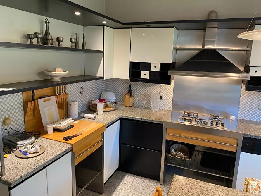 Immagine 33 di Villa in vendita  a Massa